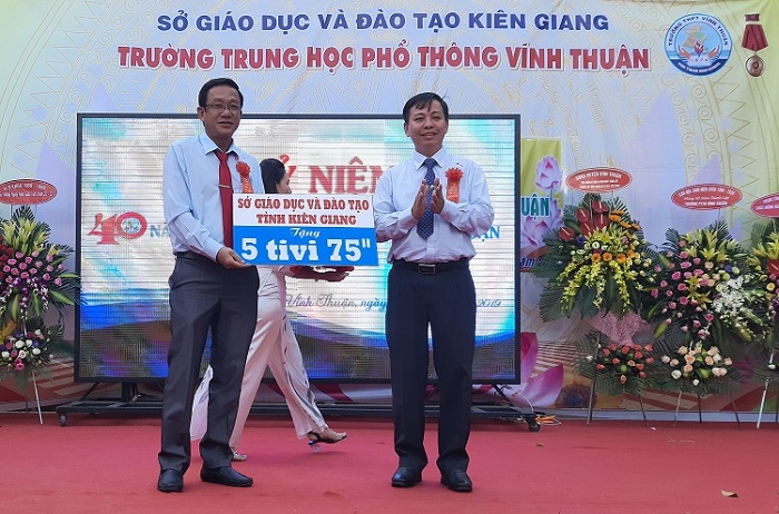 Trường Trung học phổ thông Vĩnh Thuận đạt chuẩn Quốc gia cấp độ 1